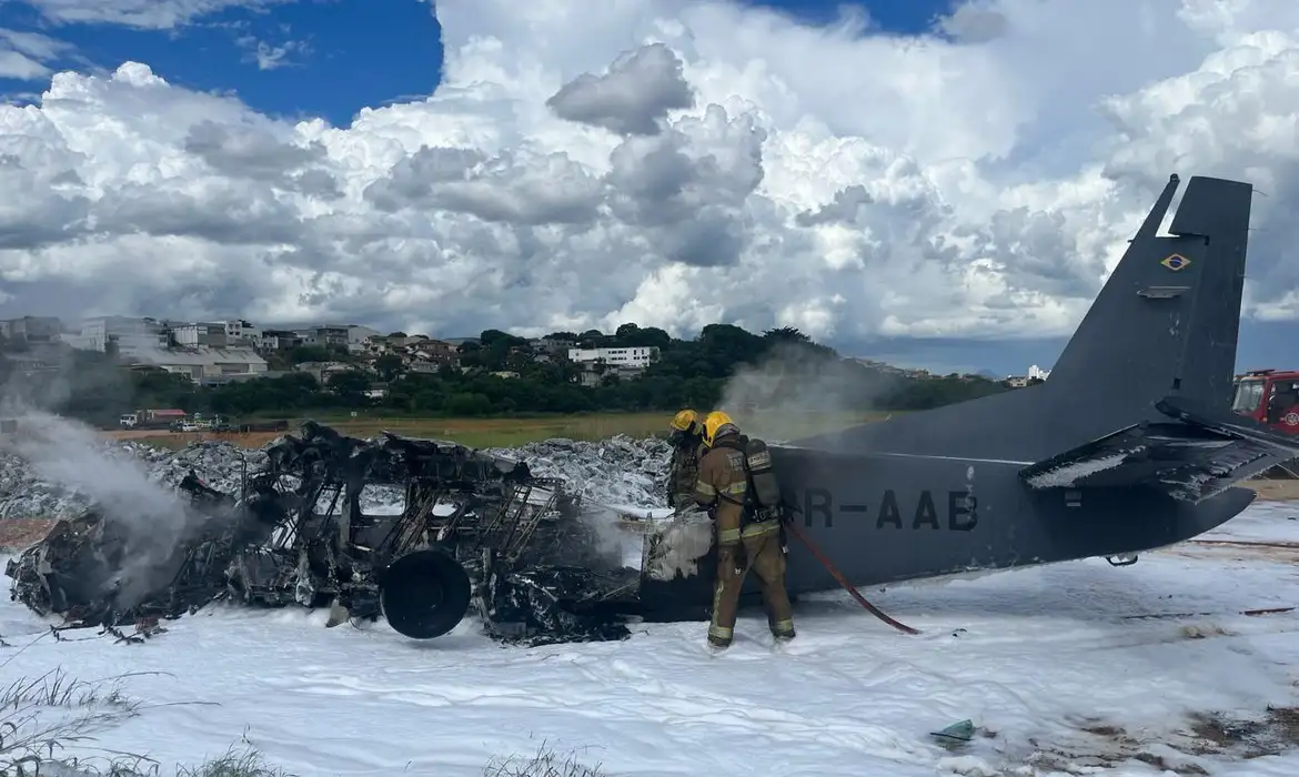 Avião cai em BH: Lula lamenta morte de agentes da PF - EBC