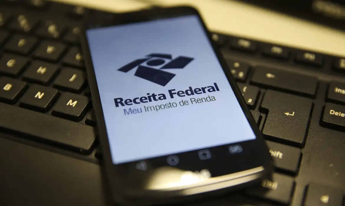 Receita abre consulta ao 4º lote de restituição nesta sexta - EBC