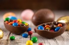  Colorful chocolate Easter eggs on wooden table
     -  (crédito: DINO)