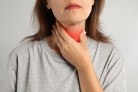 Mature woman doing thyroid self examination on light background, closeup
- (crédito: Olga Yastremska, New Africa, Afr) Mature woman doing thyroid self examination on light background, closeup
- (crédito: Olga Yastremska, New Africa, Afr)