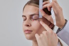 plastic surgeon prepares for Blepharoplasty, Blepharoplasty operation
- (crédito: DINO) plastic surgeon prepares for Blepharoplasty, Blepharoplasty operation
- (crédito: DINO)