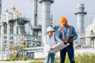 Professional Petroleum Refinery engineer team working building oil and gas power industrial plant. Petrochemical power plant industry professional worker.
- (crédito: Quality Stock Arts) Professional Petroleum Refinery engineer team working building oil and gas power industrial plant. Petrochemical power plant industry professional worker.
- (crédito: Quality Stock Arts)