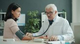 Entenda o papel do clínico médico no cuidado integral - (crédito: DINO) Entenda o papel do clínico médico no cuidado integral - (crédito: DINO)