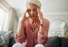 Headache pain, anxiety and senior woman thinking of mental health problem on the living room sofa in house. Sad elderly person with depression, home stress and frustrated with retirement on the couch.
- (crédito: DINO) Headache pain, anxiety and senior woman thinking of mental health problem on the living room sofa in house. Sad elderly person with depression, home stress and frustrated with retirement on the couch.
- (crédito: DINO)