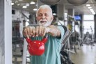 Musculação para idosos: como treinar de forma segura  -  (crédito: DINO)