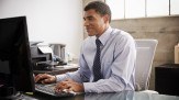 Mixed race businessman using computer in an office
- (crédito: Monkey Business Images) Mixed race businessman using computer in an office
- (crédito: Monkey Business Images)