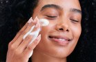 Como preparar a pele para a maquiagem durar em festivais?
- (crédito: DINO) Como preparar a pele para a maquiagem durar em festivais?
- (crédito: DINO)