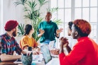 Setembro Amarelo reforça atenção aos riscos psicossociais -  (crédito:  Shutterstock)