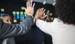Business team giving a high five
- (crédito: DINO) Business team giving a high five
- (crédito: DINO)