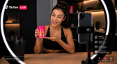 TikTok: live commerce ganha força no Brasil -  (crédito: DINO)
